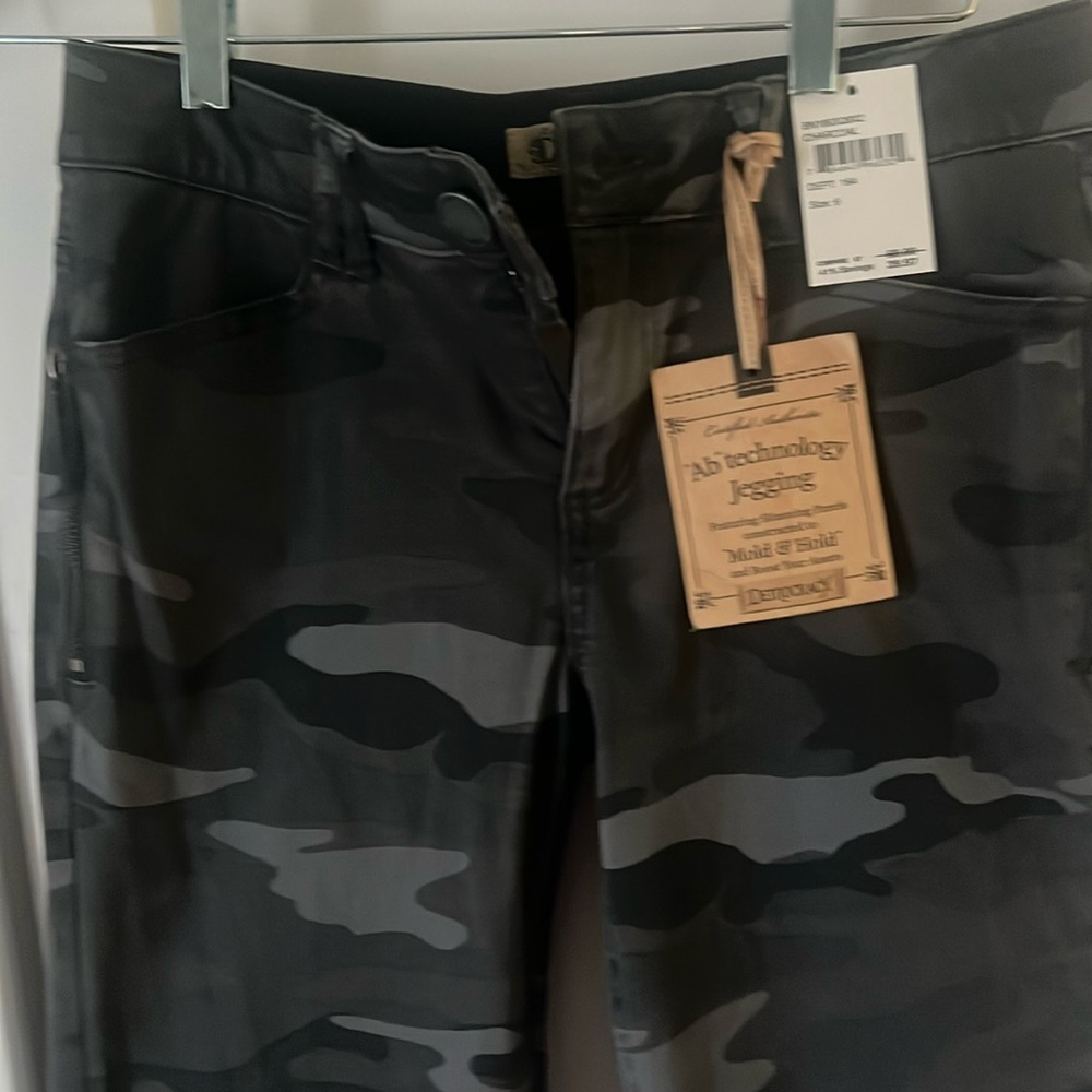 Democracy size 6 AB technology jegging
